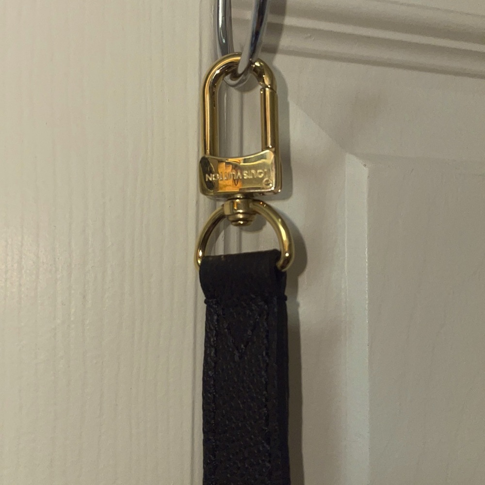 Louis Vuitton 31” leather strap in black